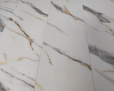 DC833-mramor-belozolotoi-2